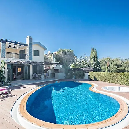 Picture Relaxing Beside Your Private Pool In Reading Your Favourite Book 1320 别墅